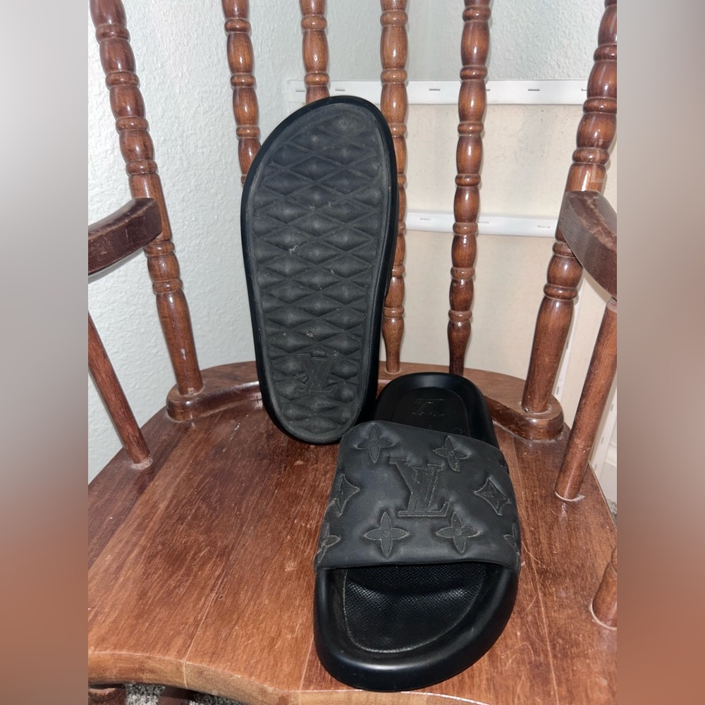 These are black slides from Louis Vuitton, they are thick and size 8.